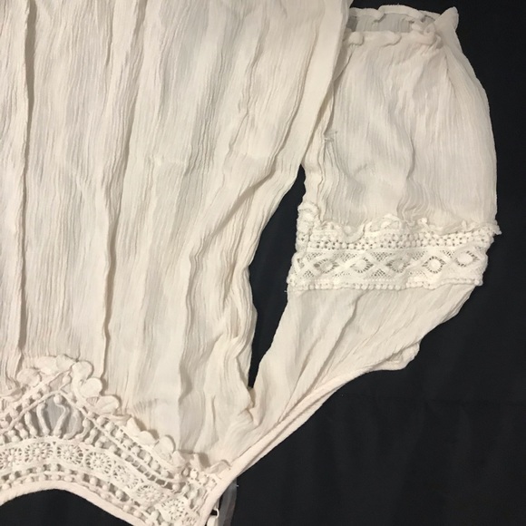 Bundle of 3 cold shoulder tops - Picture 7 of 8